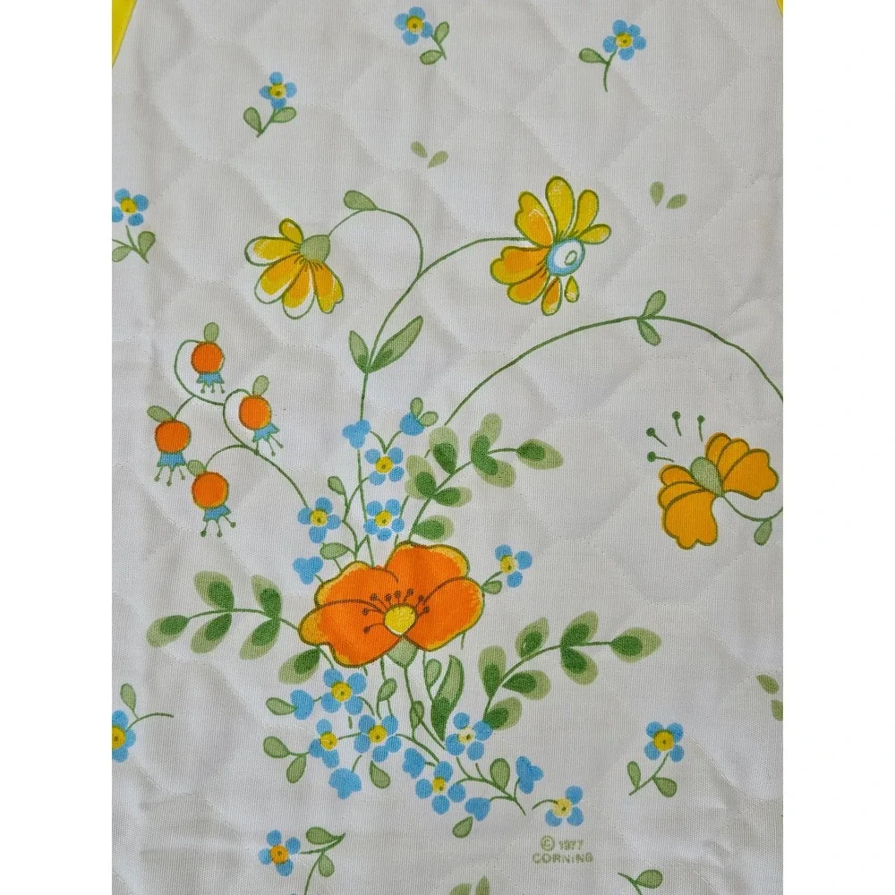 RARE VTG 77 Cottagecore Corning Ware Wild Flower Quilted Apron-Pot Holder Set 3